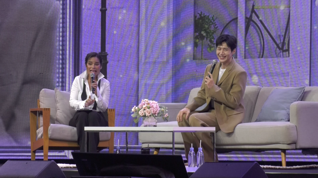 'หัวหน้าฮง' ฟีเวอร์อีกครั้ง!! ประมวลภาพสนุกซึ้ง ‘คิมซอนโฮ’ จัดแฟนมีตครั้งแรกในไทย 'หัวหน้าฮง' ฟีเวอร์อีกครั้ง!! ประมวลภาพสนุกซึ้ง ‘คิมซอนโฮ’ จัดแฟนมีตครั้งแรกในไทย