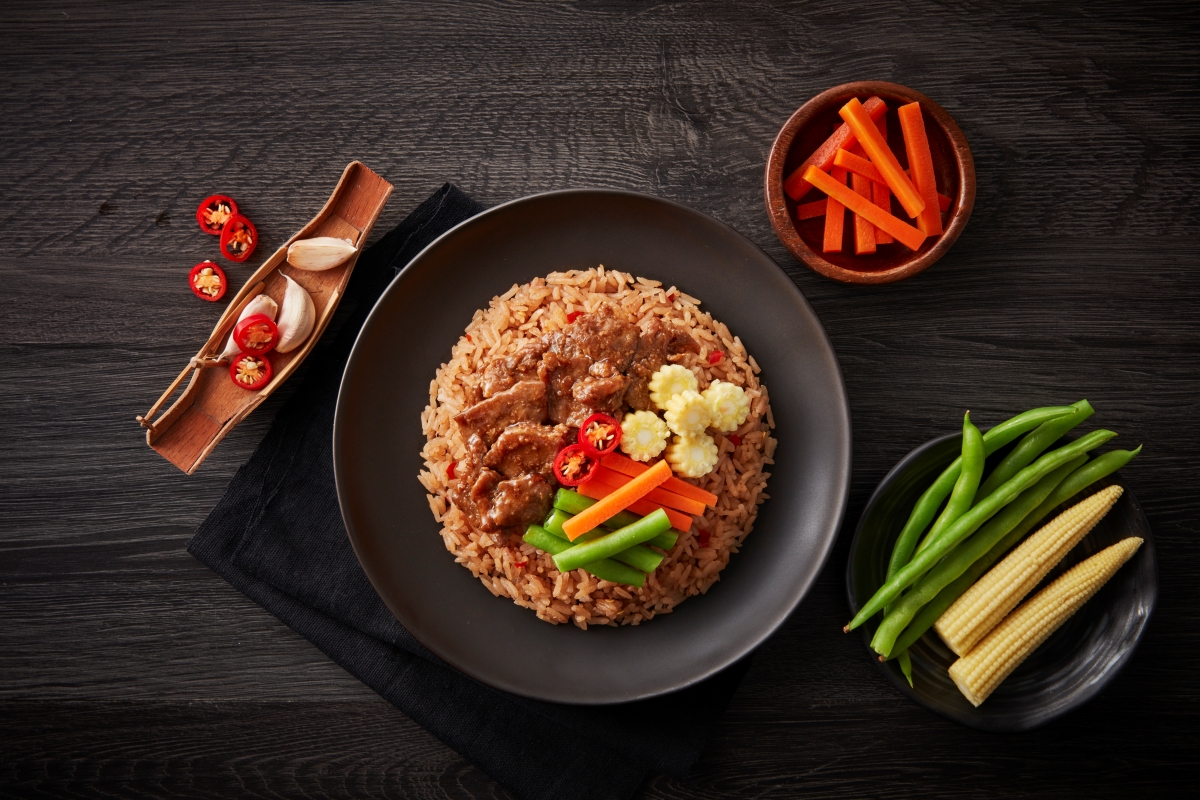 Chef Cares เสิร์ฟเมนูใหม่ 'ข้าวคลุกน้ำพริกลงเรือและหมูหวาน-บิบิมบับผสมไก่' ความอร่อย 2 สไตล์ 