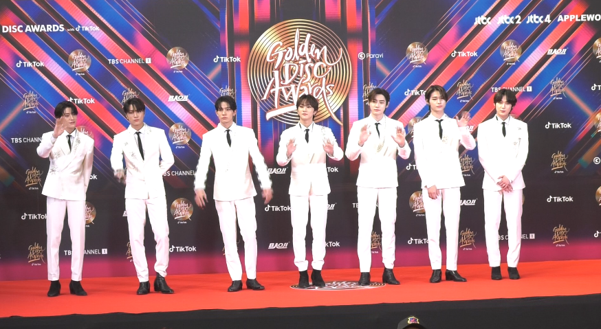 สรุปผลรางวัล GOLDEN DISC AWARD ครั้งที่ 37 BTS ที่คว้ารางวัลแดซัง “Album of the Year” สรุปผลรางวัล GOLDEN DISC AWARD ครั้งที่ 37 BTS ที่คว้ารางวัลแดซัง “Album of the Year”