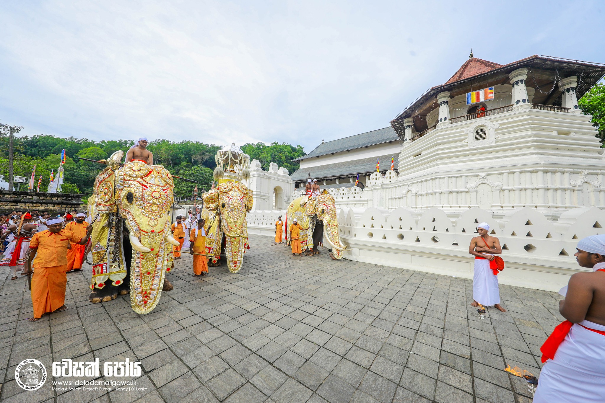 ทำความรู้จัก “วัดพระเขี้ยวแก้ว” สิ่งศักดิ์สิทธิ์คู่บ้านคู่เมืองศรีลังกา ทำความรู้จัก “วัดพระเขี้ยวแก้ว” สิ่งศักดิ์สิทธิ์คู่บ้านคู่เมืองศรีลังกา