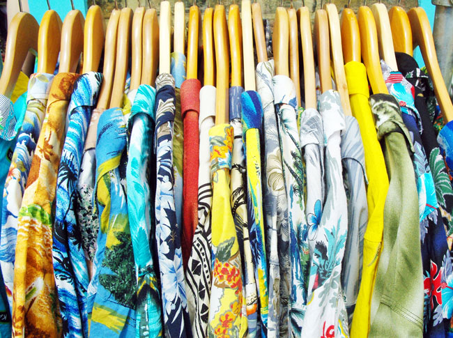 สืบสานตำนานความสดใส ย้อนรอย เสื้อลายดอก ไอเท็มคู่ใจวันสงกรานต์ สืบสานตำนานความสดใส ย้อนรอย เสื้อลายดอก ไอเท็มคู่ใจวันสงกรานต์