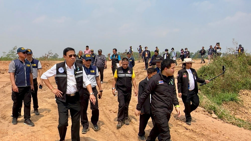 ทนายปราบโกง ลงพื้นที่ตรวจสอบ รง.แป้งมัน ปล่อยน้ำเสีย ลงที่ดิน สปก. ทนายปราบโกง ลงพื้นที่ตรวจสอบ รง.แป้งมัน ปล่อยน้ำเสีย ลงที่ดิน สปก.
