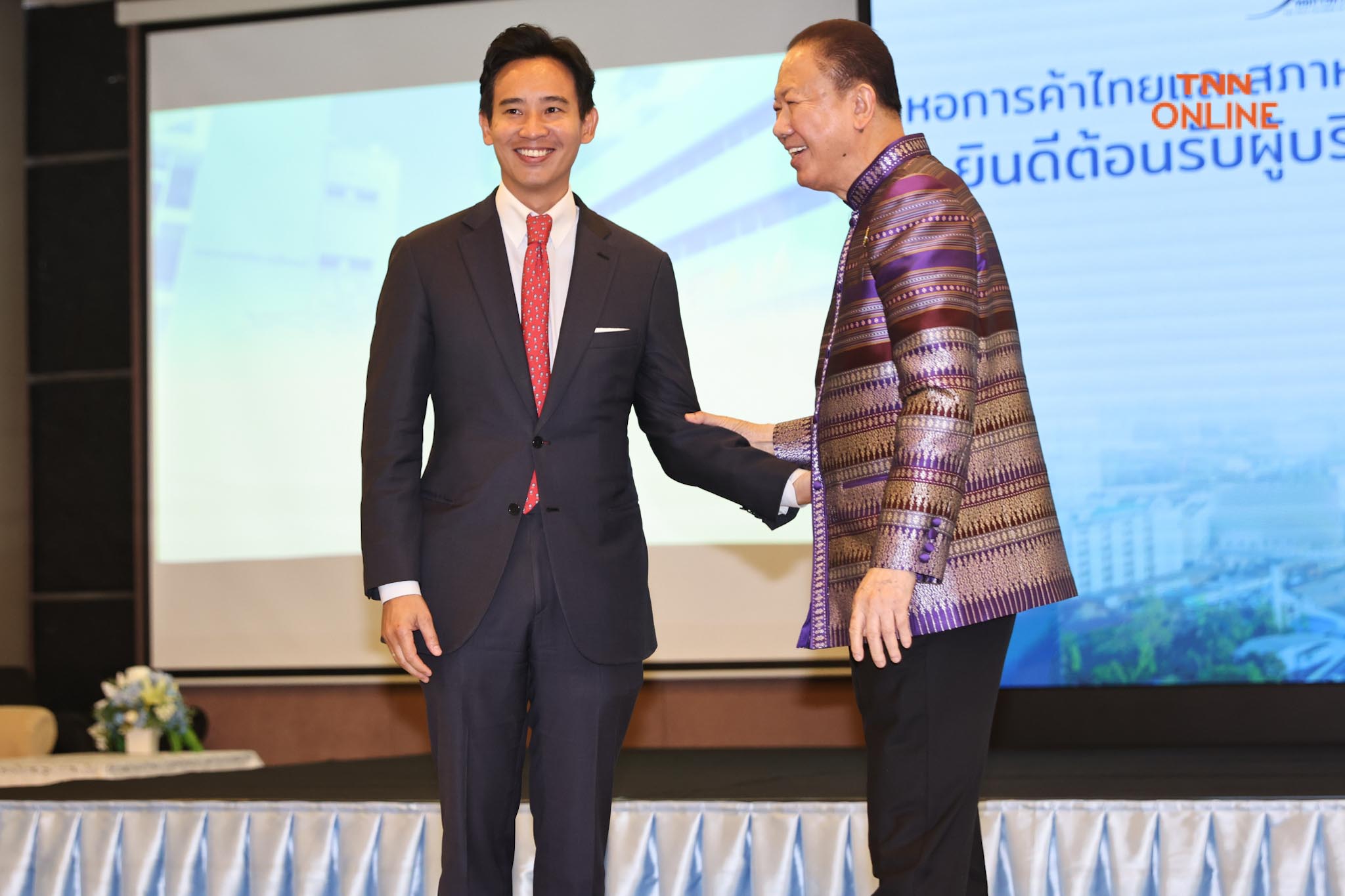'พิธา' คุย 'หอการค้าไทย' นโยบายสอดคล้องย้ำต้องถกเรื่องค่าแรง 450 บาท พยายามรักษากรอบเวลา 100 วันแรกหวังจัดตั้งรัฐบาลสำเร็จโดยเร็ว 'พิธา' คุย 'หอการค้าไทย' นโยบายสอดคล้องย้ำต้องถกเรื่องค่าแรง 450 บาท พยายามรักษากรอบเวลา 100 วันแรกหวังจัดตั้งรัฐบาลสำเร็จโดยเร็ว