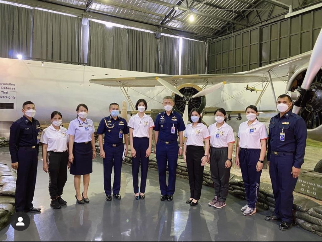 'เทนนิส พาณิภัค' เปลี่ยนลุคผมสั้นสวมเครื่องแบบทหารอากาศหญิงเต็มยศ 'เทนนิส พาณิภัค' เปลี่ยนลุคผมสั้นสวมเครื่องแบบทหารอากาศหญิงเต็มยศ