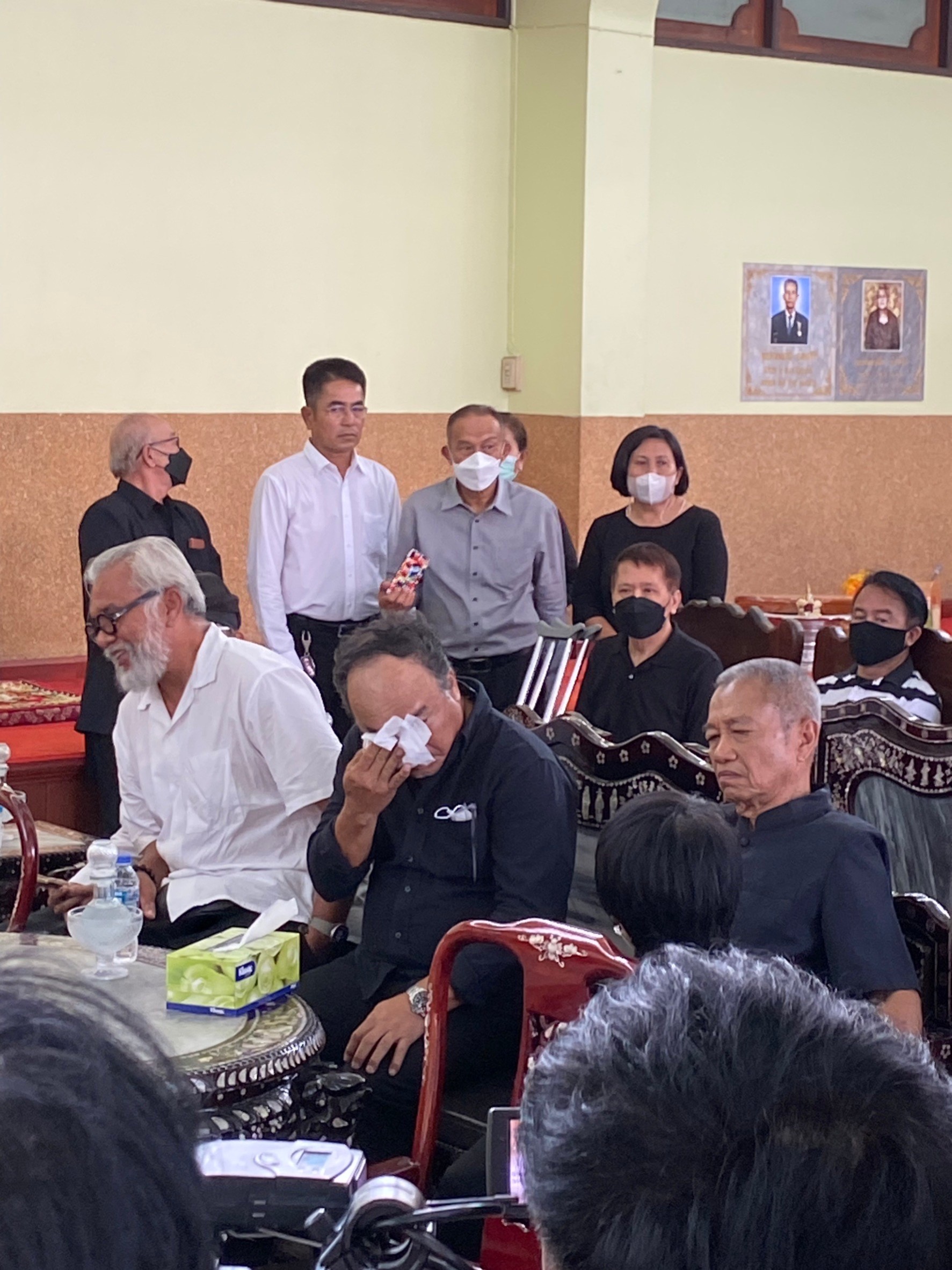 ภาพบรรยากาศพิธีศพ ถนอม สามโทนเพื่อนๆในวงการต่างร่วมไว้อาลัย