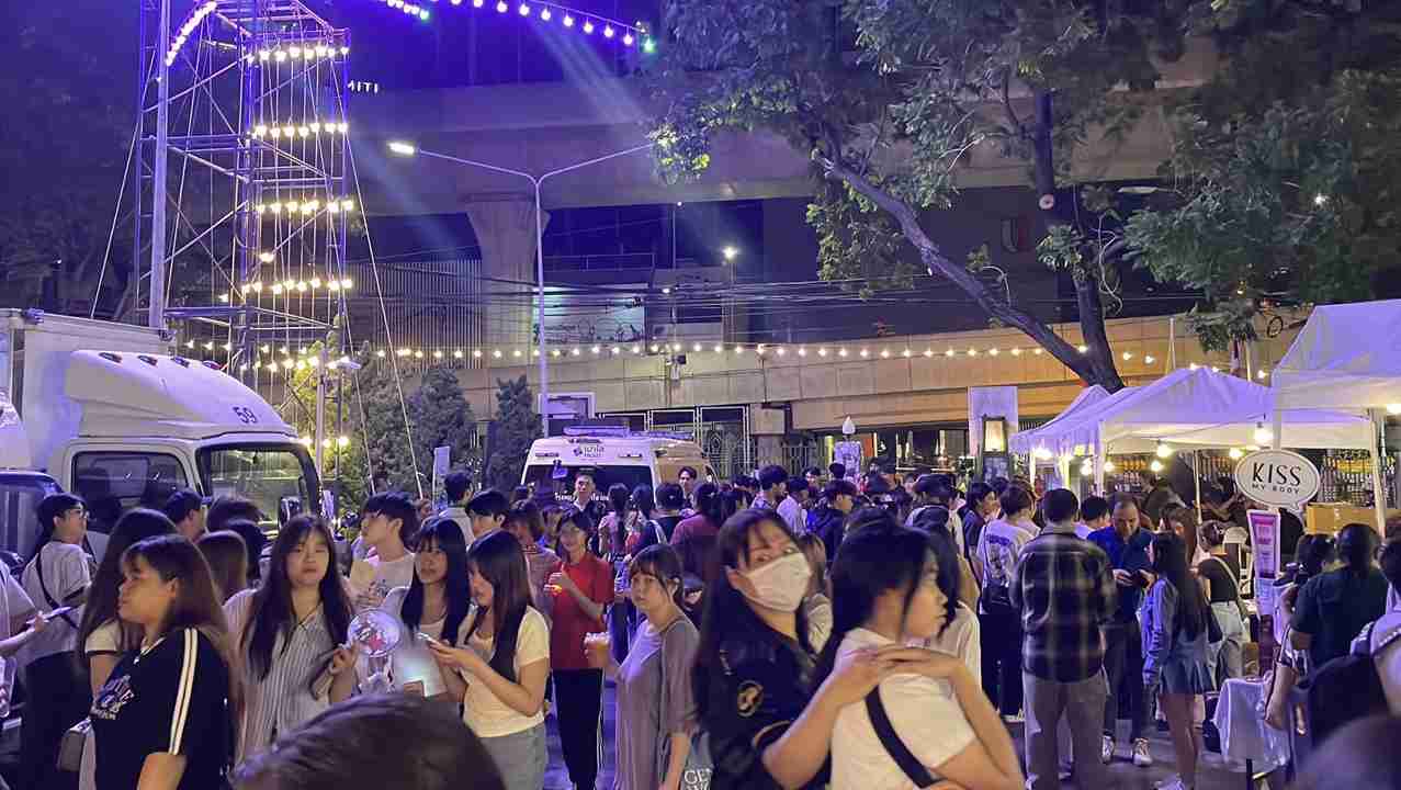 บรรยากาศ ลอยกระทง ภายใน ม.เกษตร นักศึกษา-ประชาชนร่วมงานคึกคัก บรรยากาศ ลอยกระทง ภายใน ม.เกษตร นักศึกษา-ประชาชนร่วมงานคึกคัก