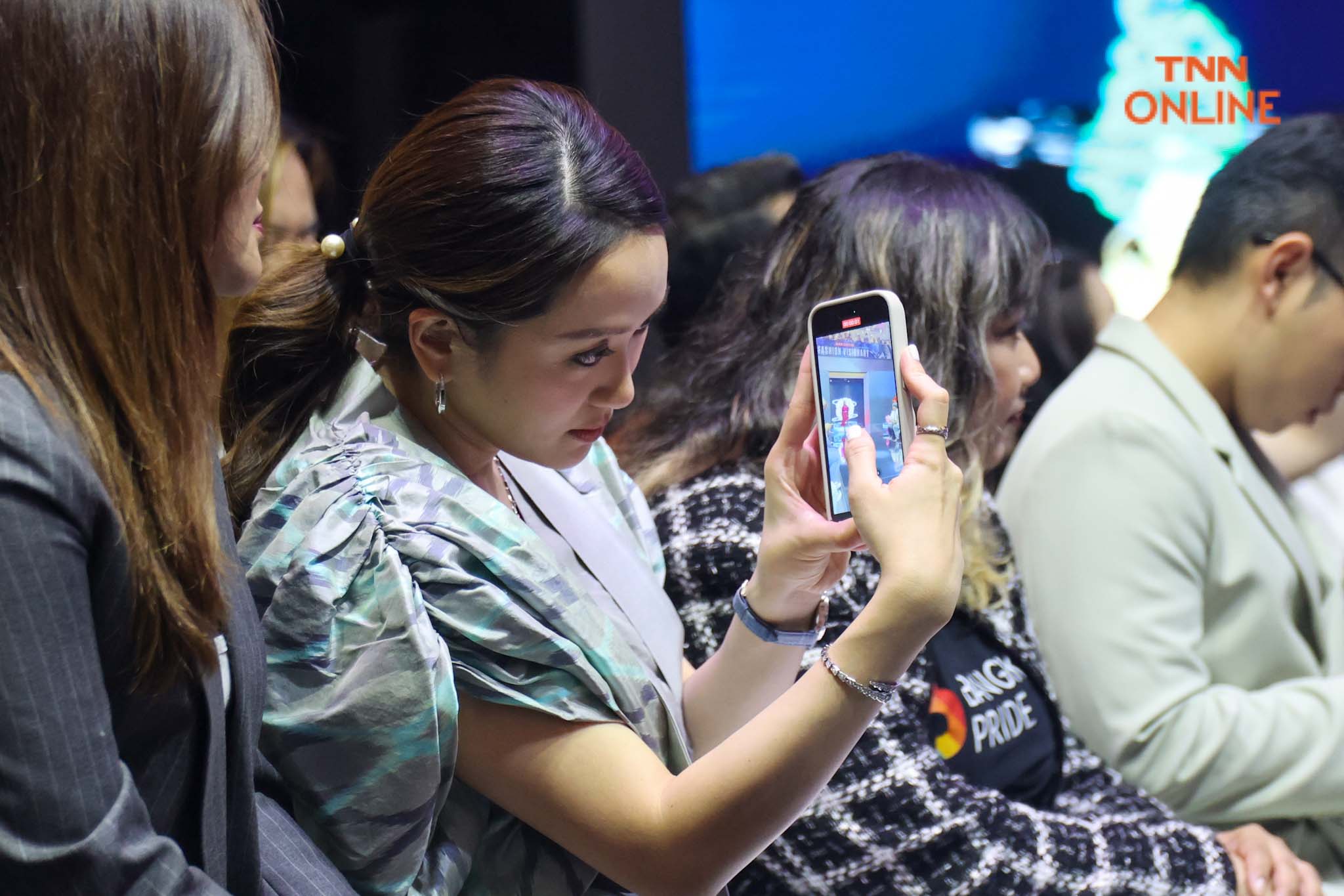 “อุ๊งอิ๊งค์” ชมแฟชั่นโชว์ พร้อมสนับสนุนและส่งเสริมแฟชั่นไทย