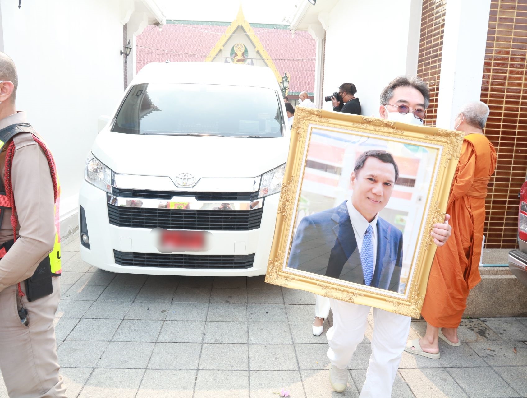 พิธีเคลื่อนร่าง สรพงศ์ ชาตรี เปิดใจ ดวงเดือน เผยคำพูดสุดท้ายถึงคู่ชีวิต