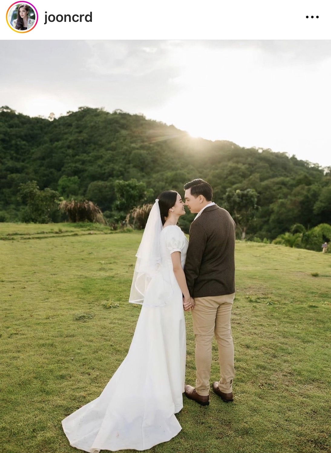 คนบันเทิงร่วมแสดงความยินดี จูน ชลฤดี ควงแฟนหนุ่มเข้าพิธีวิวาห์ คนบันเทิงร่วมแสดงความยินดี จูน ชลฤดี ควงแฟนหนุ่มเข้าพิธีวิวาห์