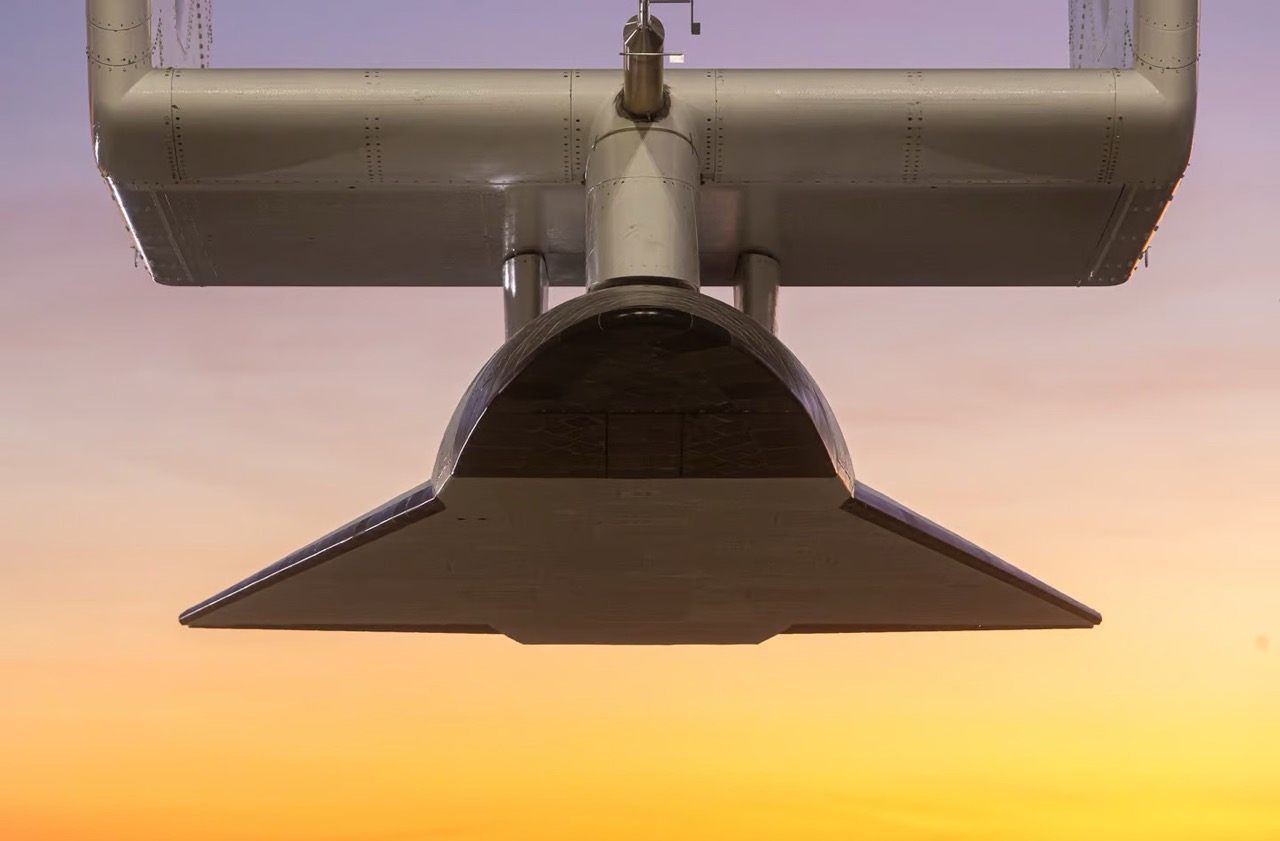 เครื่องบินยักษ์จาก Stratolaunch ทดสอบบรรทุกเครื่องบินไฮเปอร์โซนิกสำเร็จ เครื่องบินยักษ์จาก Stratolaunch ทดสอบบรรทุกเครื่องบินไฮเปอร์โซนิกสำเร็จ