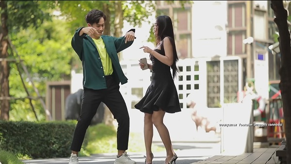 “ลำไย ไหทองคำ” ดึง “ต้าวหยอง” เล่นMV. ตะลึง  ยังไม่คิดเรื่องแต่ง “ปุ้ย L.กฮ” (มีคลิป)    