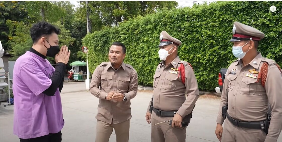ตั้ม วราวุธ หน้าเสีย ถูกตำรวจบุกจับกลางกองถ่ายเอ็มวี ตั้ม วราวุธ หน้าเสีย ถูกตำรวจบุกจับกลางกองถ่ายเอ็มวี