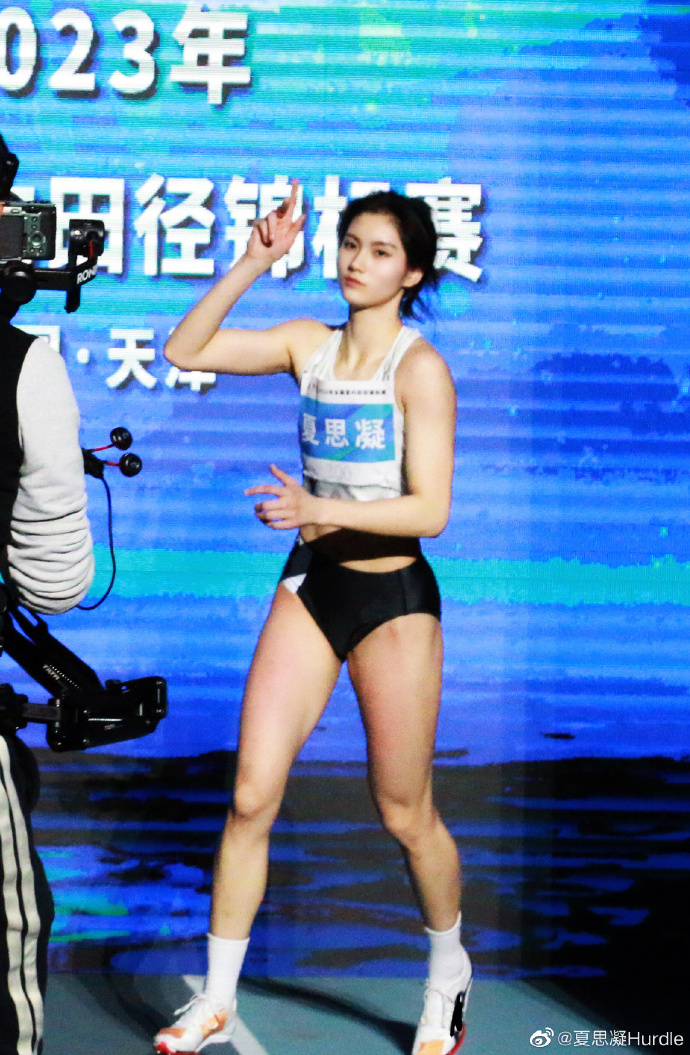 นางฟ้านักวิ่งข้ามรั้ว “เซี่ยซือหนิง” ก่อกระแสฮือฮาในจีน (มีคลิป) นางฟ้านักวิ่งข้ามรั้ว “เซี่ยซือหนิง” ก่อกระแสฮือฮาในจีน (มีคลิป)