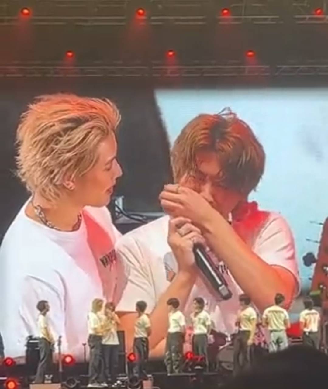 แฟนคลับอินเตอร์ บิว จักรพันธ์ ป่วนงานคอนเสิร์ตคินพอร์ชที่ฮ่องกง 