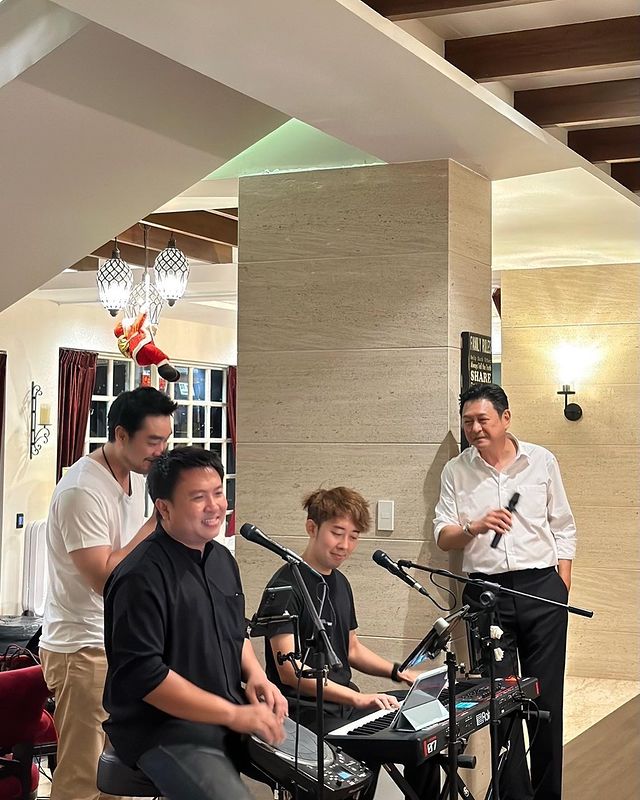 ชาวเน็ตซูมตาแตก แอบลุ้นใครคู่ใคร ยังไงดี ชาวเน็ตซูมตาแตก แอบลุ้นใครคู่ใคร ยังไงดี