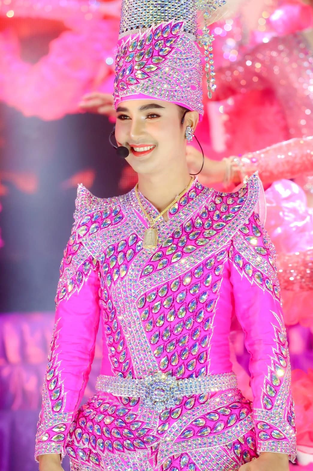 บอย ศิริชัย ปลอดภัยดี หลังรถตู้ หมอลำใจเกินร้อย เกิดอุบัติเหตุ